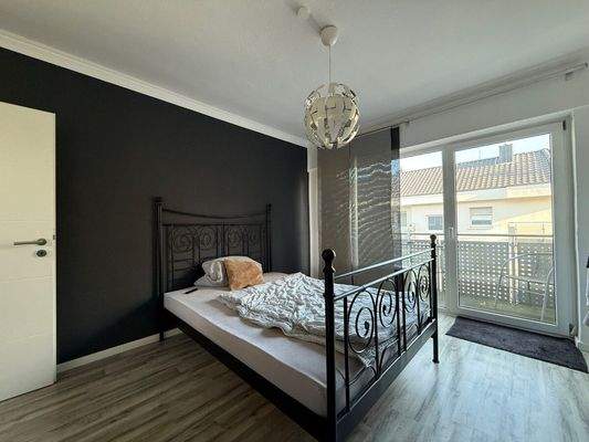 Schlafzimmer mit Balkonzugang