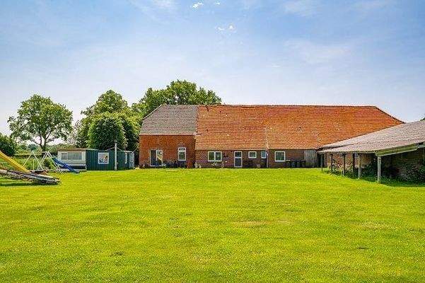 Verkaufsgrundstück mit Spielwiese