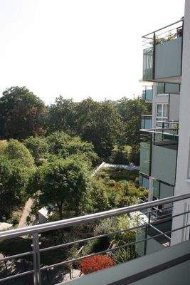 Blick in den Park vom vorderen Balkon