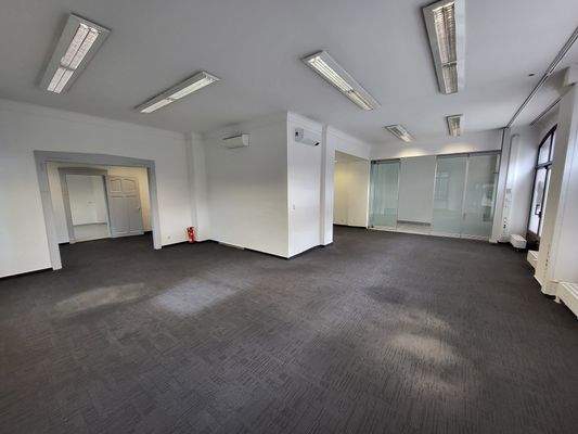 Innenansicht mit Blick zum Eingangsbereich