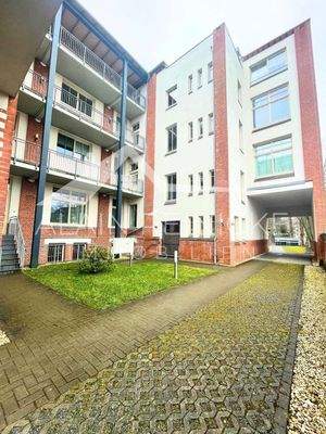 Innenhof mit Eingangstüren