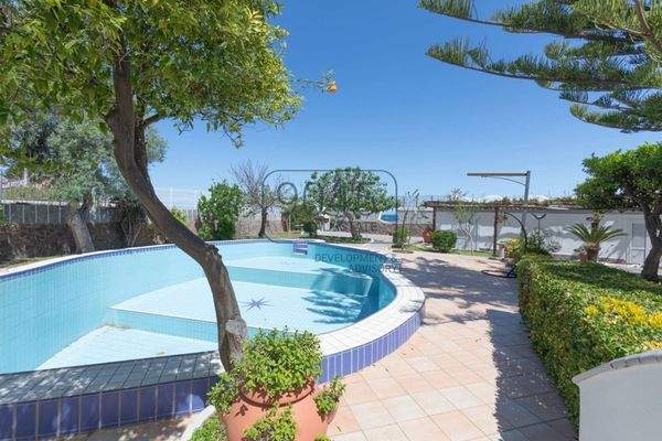 Prestigevilla in Ischia Ponte – Ein Juwel auf den Klippen der Insel Ischia
