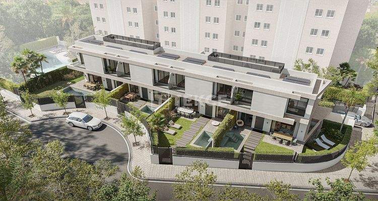 Townhouses with a Private Garden in Prime Location in Malaga