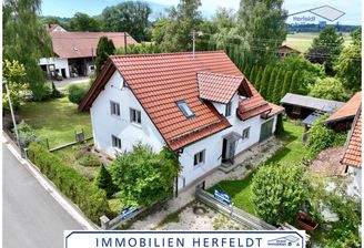 Teilrenoviertes Familiendomizil