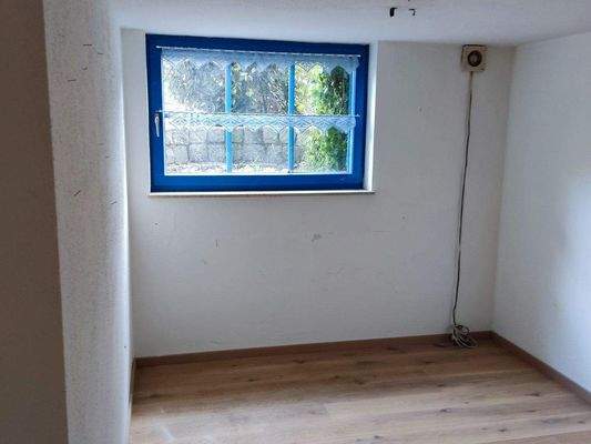 helles Souterrain-Zimmer