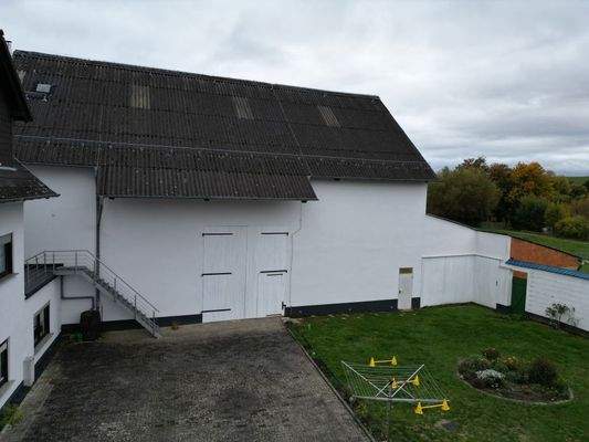 Große Scheune und Stall