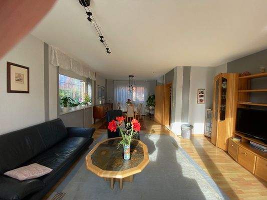 Wohnzimmer Sicht auf Essbereich