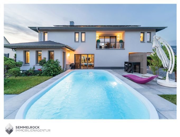 NEUER PREIS! Neuwertige Villa mit 2 Terrassen, Pool, Garten und Innengarage in Wassernähe in Ketzin