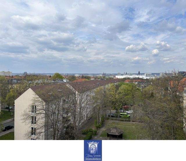 Individuelle Dachgeschosswohnung mit großem Balkon und herrlichem Blick! - Foto 2