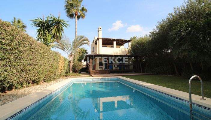 4-Bedroom Villa with Private Pool by the Beach in Almeria