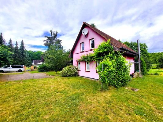 Ferienhaus mit PKW-Stellplätzen