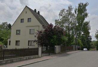 Grüne Oase links vom Haus ;-)