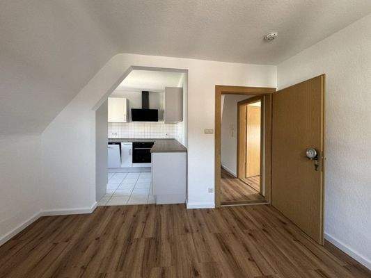 Wohnzimmer mit Zugang Küche