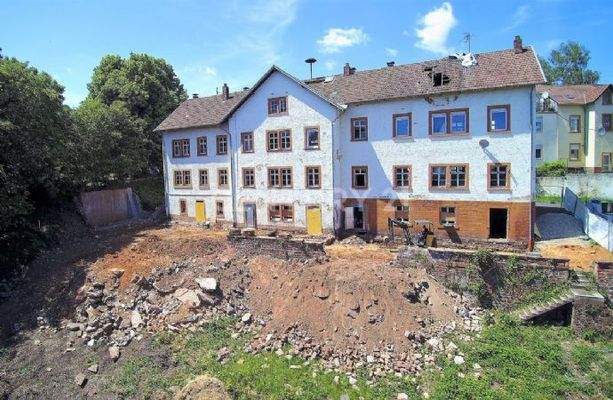 Aktuelle Rückansicht der alten Schule