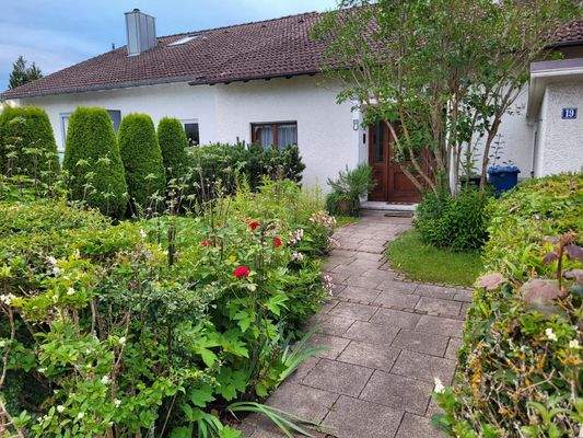 Blumenmeer im Eingangsbereich