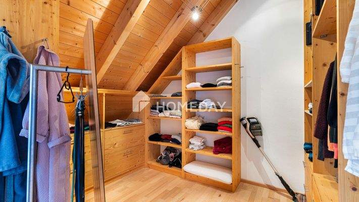 1. OG Ankleidezimmer 1