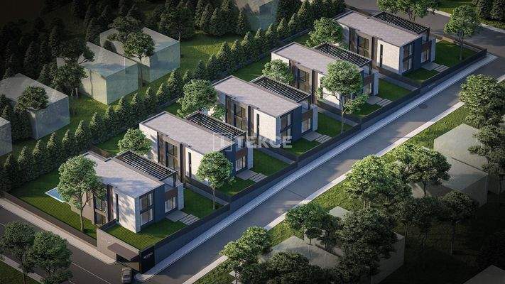 Villas in a Complex with Spacious Private Garden in Ankara, İncek