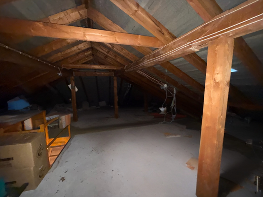 Riesiges Potenzial: unausgebauter Dachboden