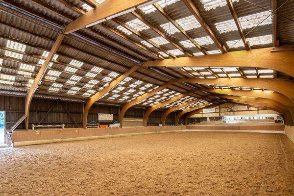 große Reithalle