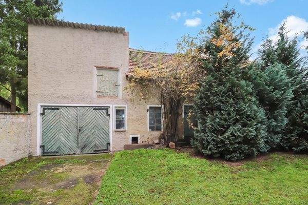 Nebengebäude mit Garage