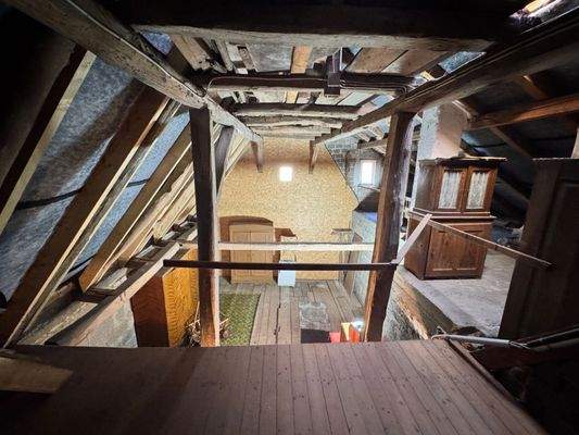 Dachbalken zum Teil erneuert