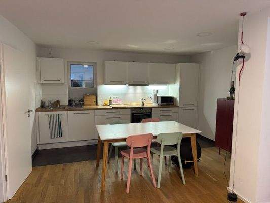 Blick zum Ess- und Küchenbereich