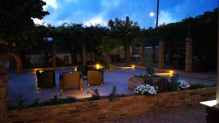 Innenhof bei Nacht.jpg