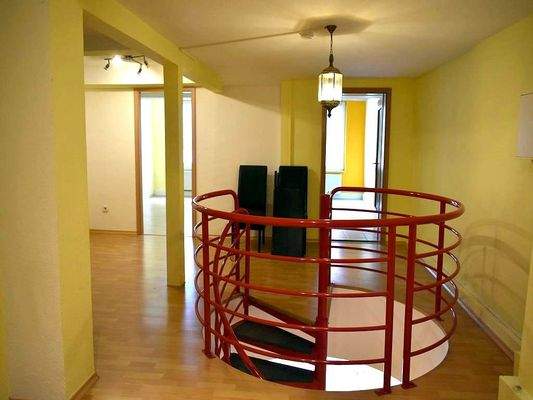 Flur OG mit Wendeltreppe