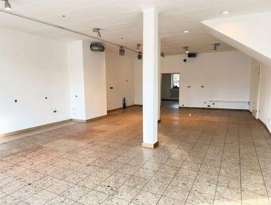 Gewerbe Hauptraum  - (KI generiert/Helligkeit)