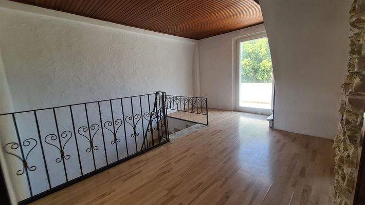 E-Treppen-Flurbereich Balkon-Straßenseite 1.OG (Groß)2 (2)