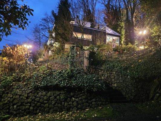 Hausansicht v. Zufahrt