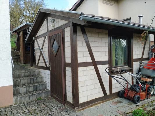 Partyhütte oder Geräteschuppen