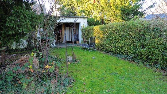 Garten und Garagenrückseite