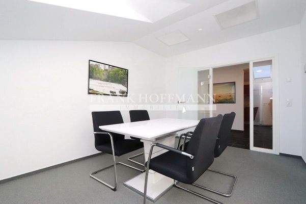 V8828 Bürogebäude Büro 2