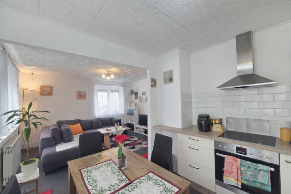 Wohn- Esszimmer und Küche