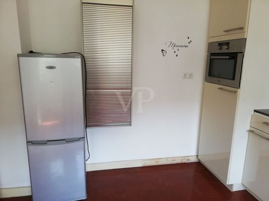 EG-Wohnküche mit Kühlschrank