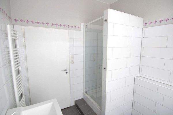 Badezimmer mit Fenster (Bad 2)