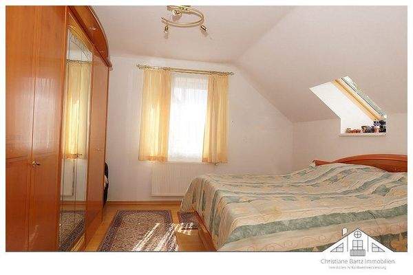 ein Schlafzimmer oben