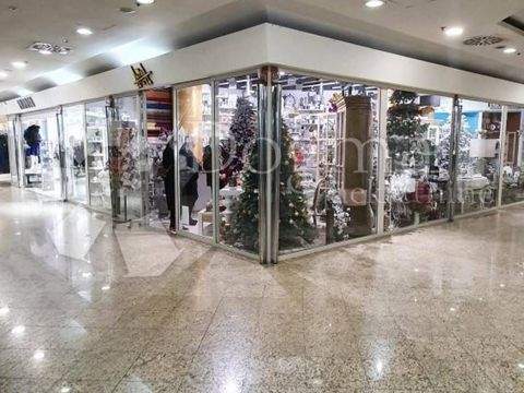 Vostarnica - Poluotok Ladenlokale, Ladenflächen 