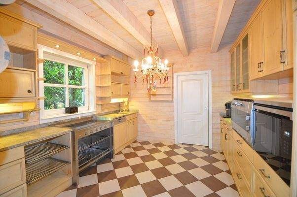 Küche mit Zugang Speis