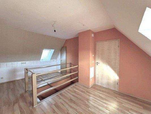 OG: Galerie(flexibel nutzbar)+ Bad+ DG-Zimmer4