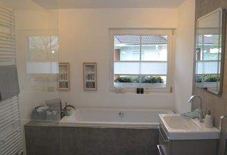 Modernes Badezimmer