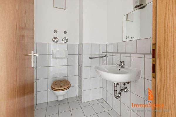 Blick in die separate Toilette