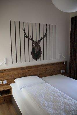 Apartment 402; Bett - 1. Stock 