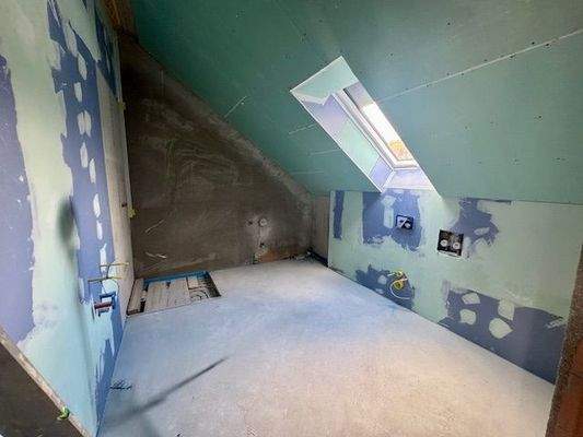 Tageslichtbad mit Dusche, Badewanne im DG