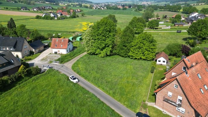 Grundstück mit Umgebung