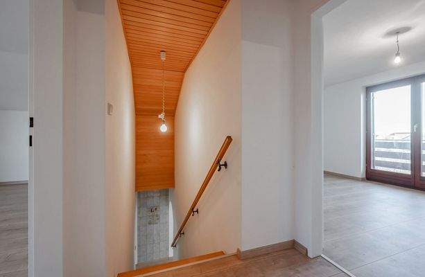 Aufgang in den 2. Stock