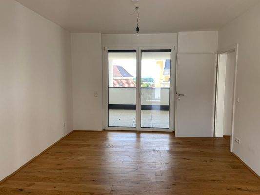 Schlafzimmer + Zugang Loggia