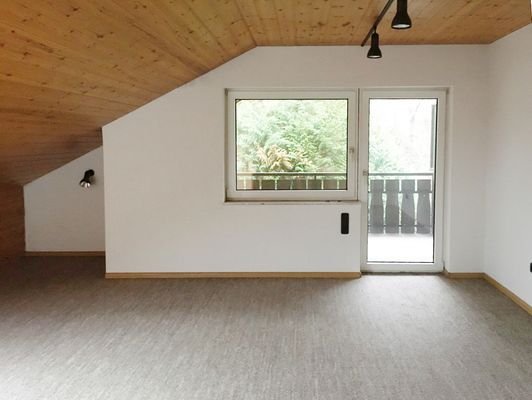 Wohnung DG links Bild 2.jpg