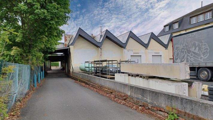 Zufahrt zur Lagerhalle